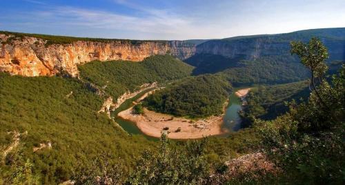 9 river-canyon-in-provence