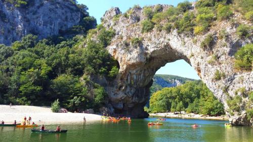 sea-boat-river-vehicle-bay-boating-ardeche-landform-pont-d-arc-623571